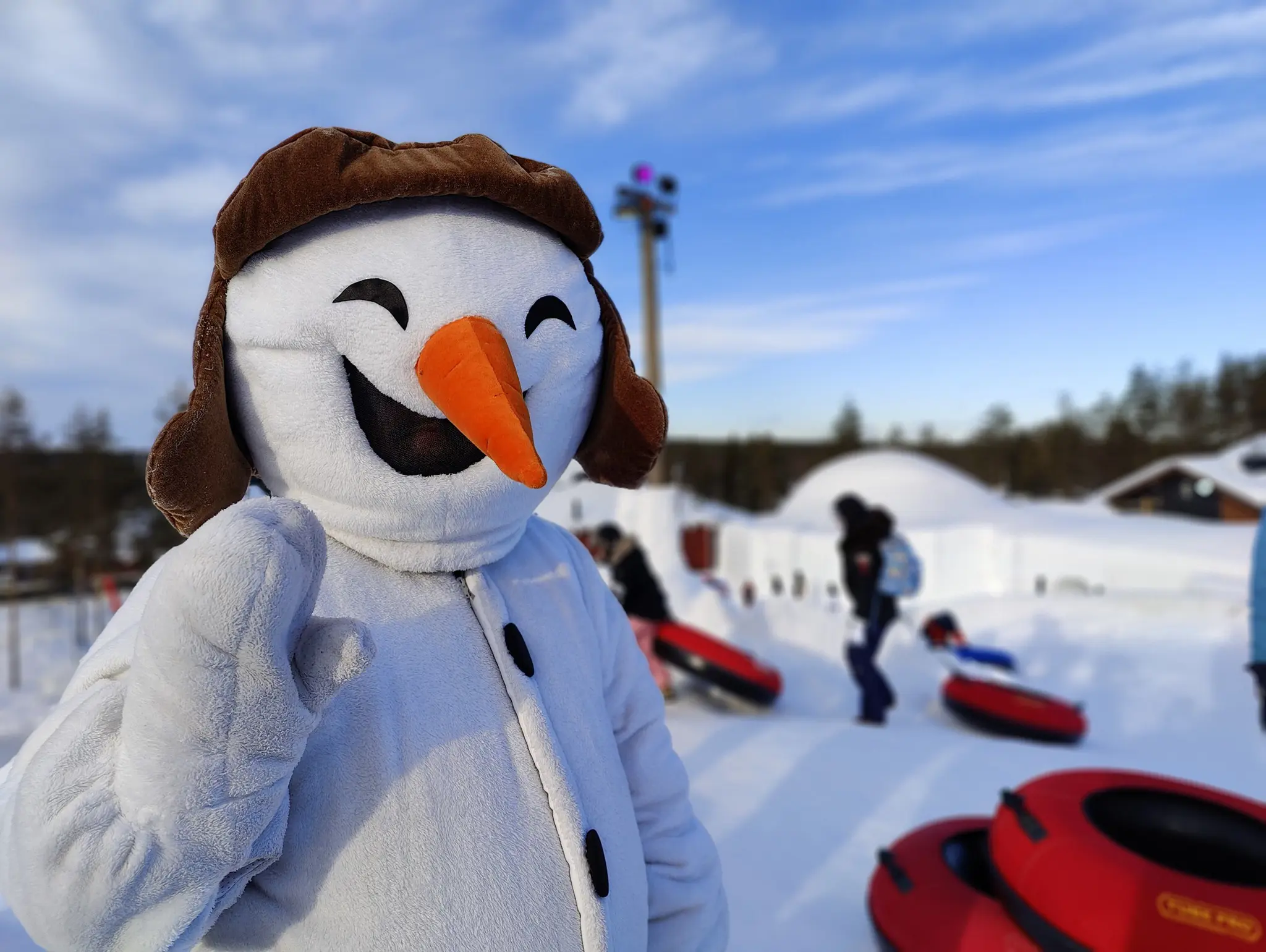 voyage-en-laponie-en-famille-snowman-world